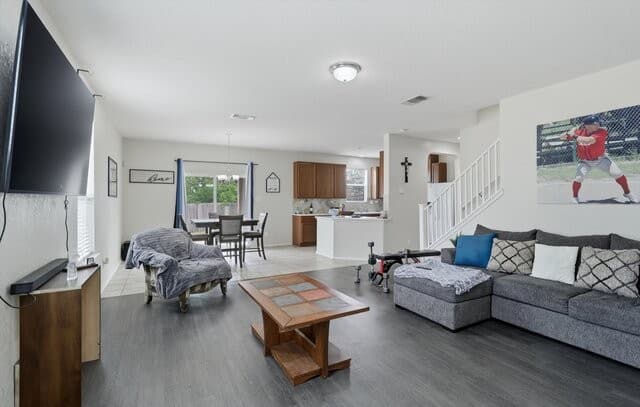 3-bedroom rental at 4323 Safe Harbor in San Antonio, TX — photo 4