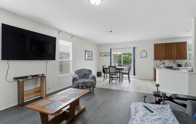 3-bedroom rental at 4323 Safe Harbor in San Antonio, TX — photo 5