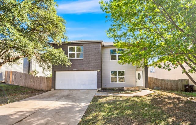 4-bedroom rental at 8010 Chestnut Gate in Converse, TX — photo 4