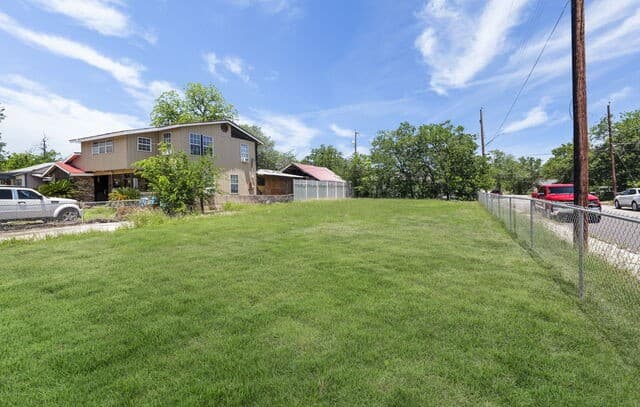 rental at 3803 W Houston St in San Antonio, TX — photo 3