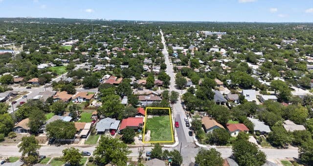 rental at 3803 W Houston St in San Antonio, TX — photo 5