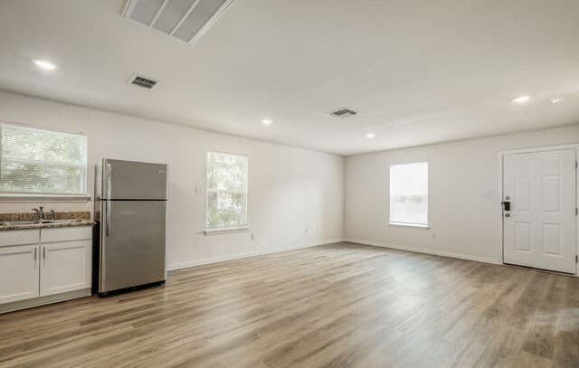3-bedroom rental at 507 K Street in San Antonio, TX — photo 2
