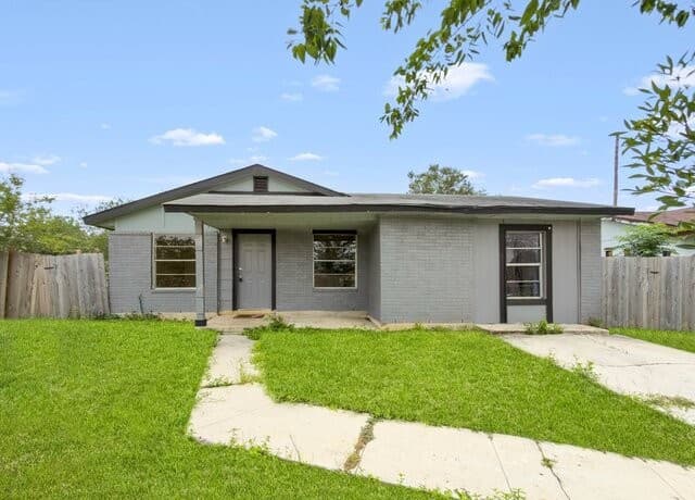 5-bedroom rental at 510 Kernan Dr in San Antonio, TX — photo 1