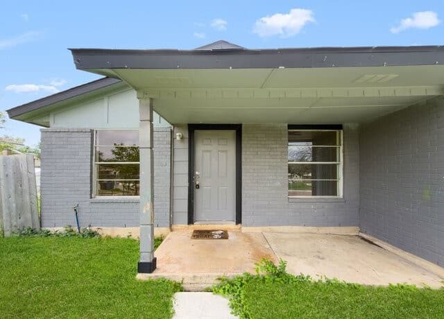 5-bedroom rental at 510 Kernan Dr in San Antonio, TX — photo 2