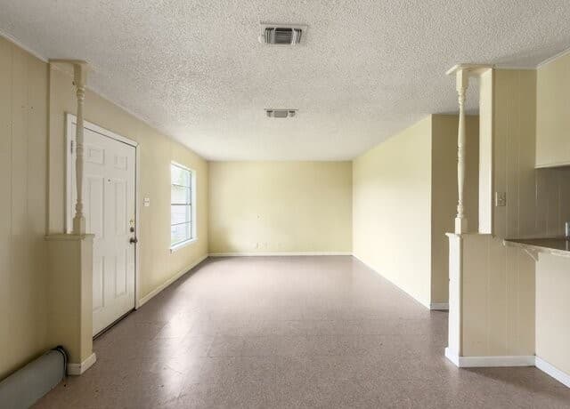 5-bedroom rental at 510 Kernan Dr in San Antonio, TX — photo 3
