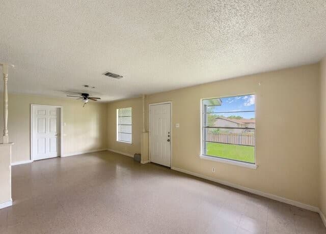5-bedroom rental at 510 Kernan Dr in San Antonio, TX — photo 4