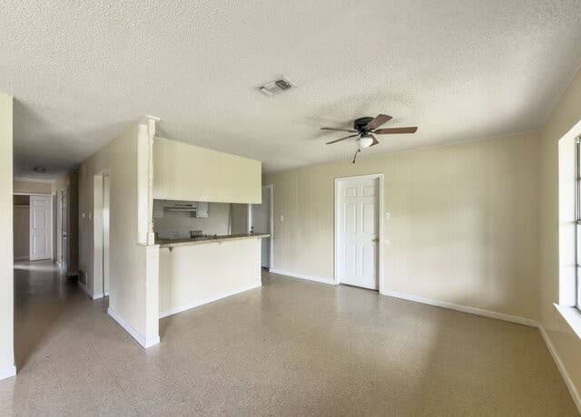 5-bedroom rental at 510 Kernan Dr in San Antonio, TX — photo 5