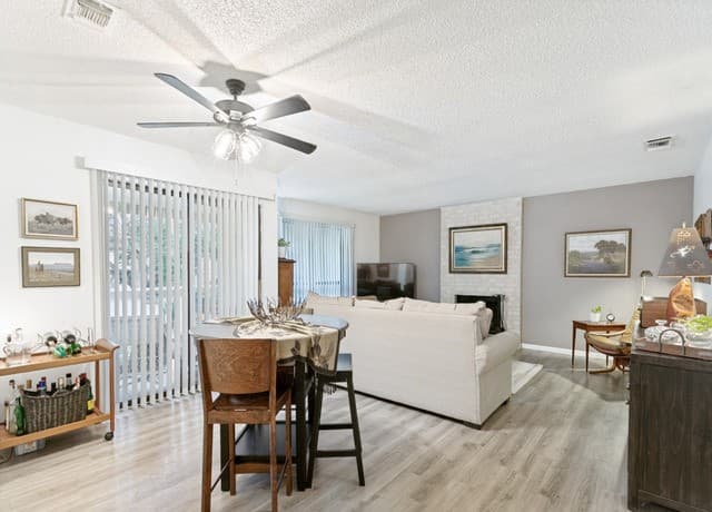 2-bedroom rental at 11843 Braesview Unit 716 in San Antonio, TX — photo 4