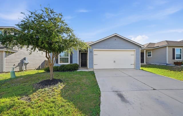 3-bedroom rental at 6715 Rosenthal Pass in San Antonio, TX — photo 2