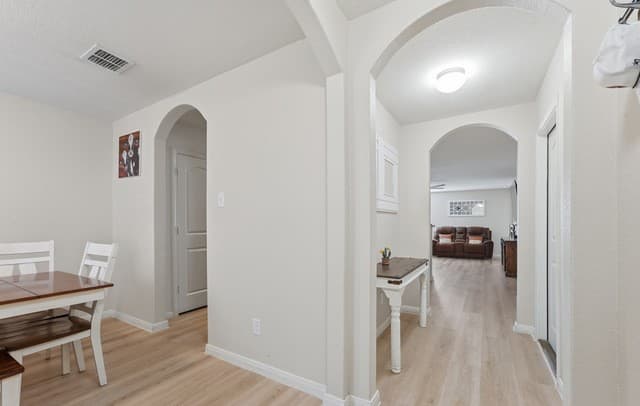 3-bedroom rental at 6715 Rosenthal Pass in San Antonio, TX — photo 4