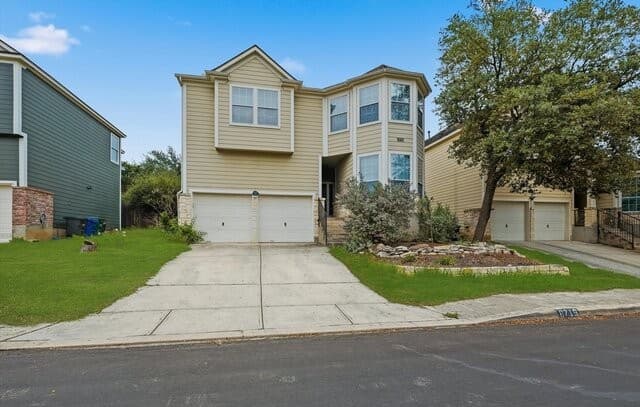 5-bedroom rental at 8719 Sarasota Woods in San Antonio, TX — photo 3