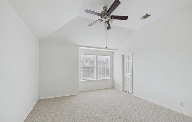 5-bedroom rental at 8719 Sarasota Woods in San Antonio, TX — photo 4