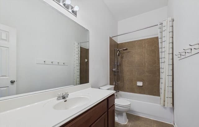 5-bedroom rental at 8719 Sarasota Woods in San Antonio, TX — photo 5