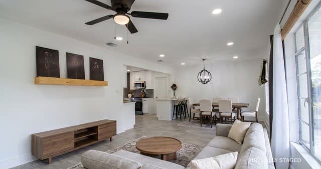 3-bedroom rental at 114 Coyle Pl in San Antonio, TX — photo 3