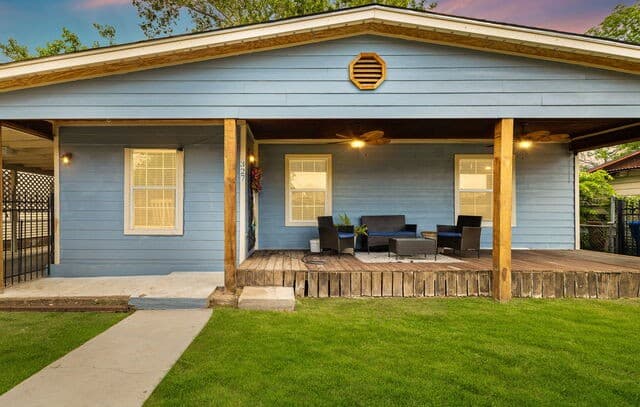 4-bedroom rental at 327 Ranmar in San Antonio, TX — photo 3