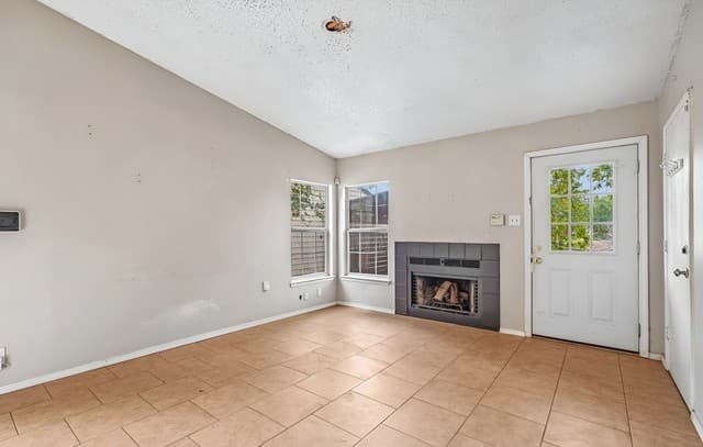 3-bedroom rental at 10055 Amber Field in San Antonio, TX — photo 5