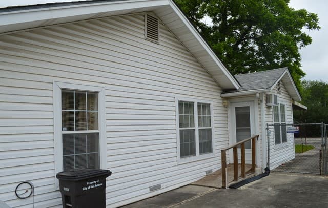 2-bedroom rental at 425 Robert E Lee in San Antonio, TX — photo 5