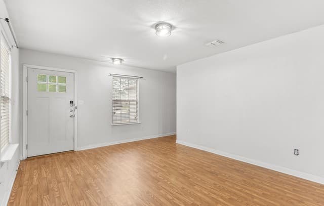 2-bedroom rental at 5727 Hickory Cyn in San Antonio, TX — photo 5