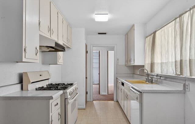 3-bedroom rental at 242 Middlebury in San Antonio, TX — photo 2