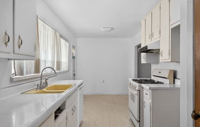 3-bedroom rental at 242 Middlebury in San Antonio, TX — photo 3