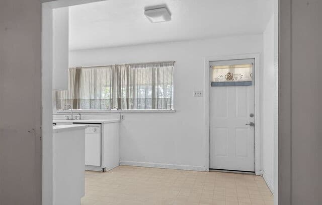 3-bedroom rental at 242 Middlebury in San Antonio, TX — photo 5