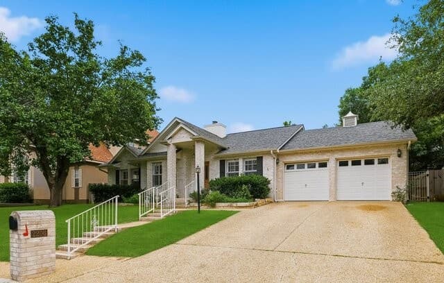 4-bedroom rental at 2206 Deerfield Wood in San Antonio, TX — photo 3