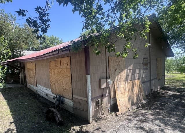 3-bedroom rental at 410 Amanda St in San Antonio, TX — photo 3