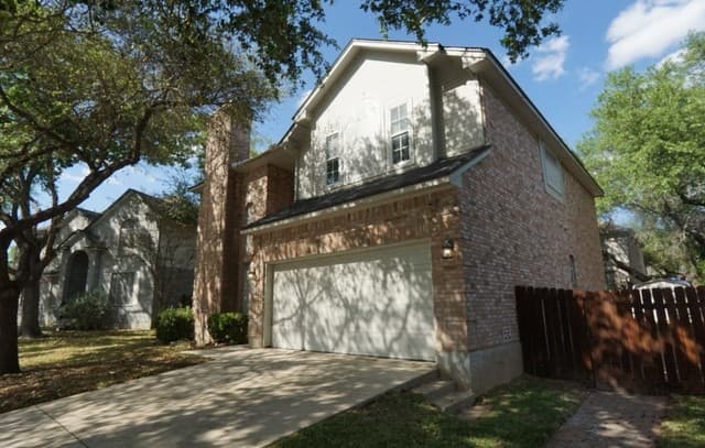 5-bedroom rental at 1818 Caraselle Loop Court in San Antonio, TX — photo 3