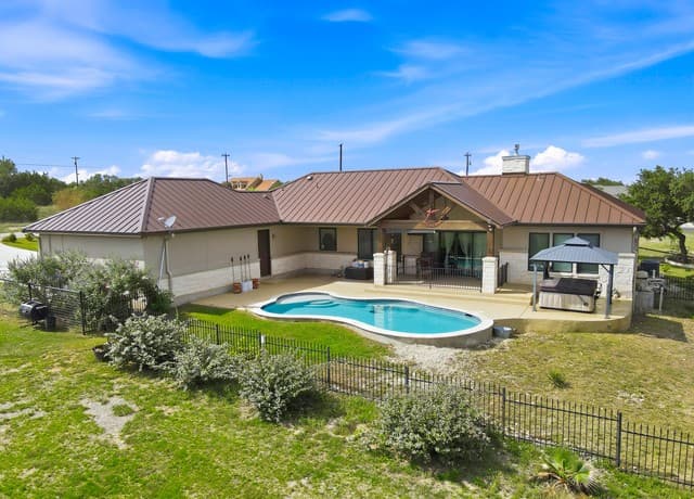 3-bedroom rental at 103 William Tobin in Blanco, TX — photo 1