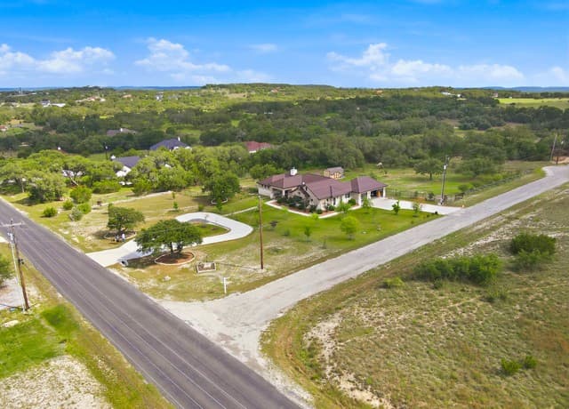 3-bedroom rental at 103 William Tobin in Blanco, TX — photo 3