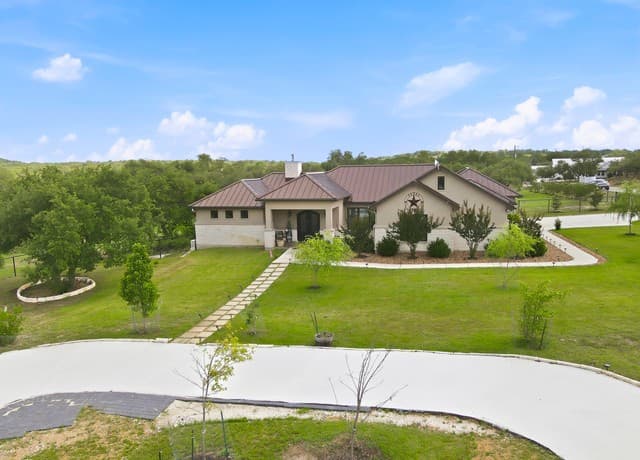 3-bedroom rental at 103 William Tobin in Blanco, TX — photo 4