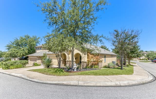3-bedroom rental at 203 Tranquil Oak in San Antonio, TX — photo 2