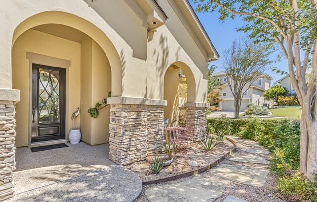 3-bedroom rental at 203 Tranquil Oak in San Antonio, TX — photo 3