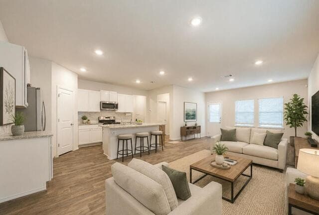5-bedroom rental at 15727 Clove Spice Way in Von Ormy, TX — photo 2