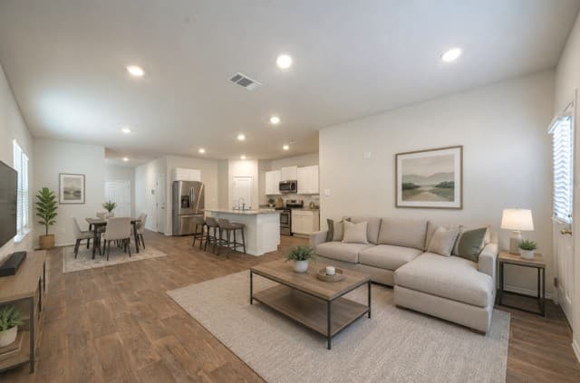 5-bedroom rental at 15727 Clove Spice Way in Von Ormy, TX — photo 4