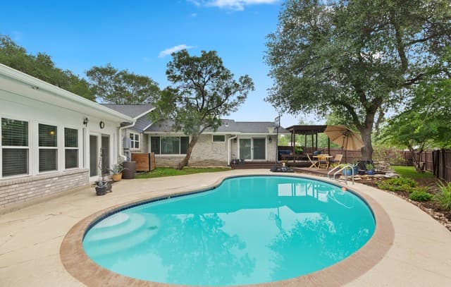 3-bedroom rental at 330 Rockhill in San Antonio, TX — photo 1