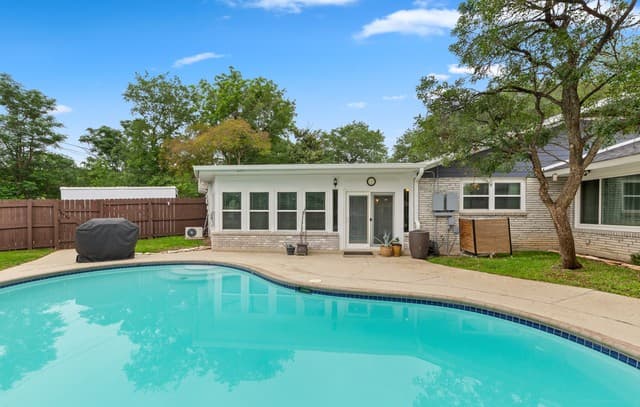 3-bedroom rental at 330 Rockhill in San Antonio, TX — photo 2
