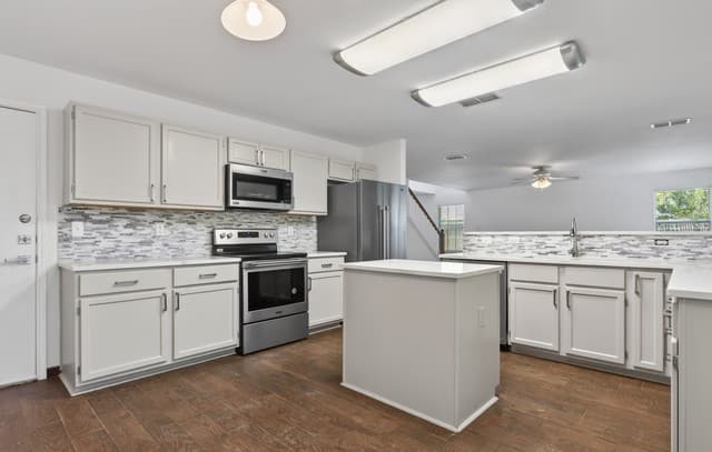 3-bedroom rental at 3624 Meade St in Schertz, TX — photo 2