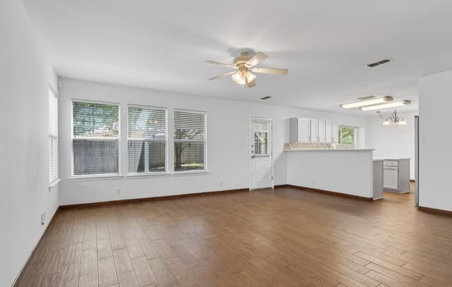 3-bedroom rental at 3624 Meade St in Schertz, TX — photo 5