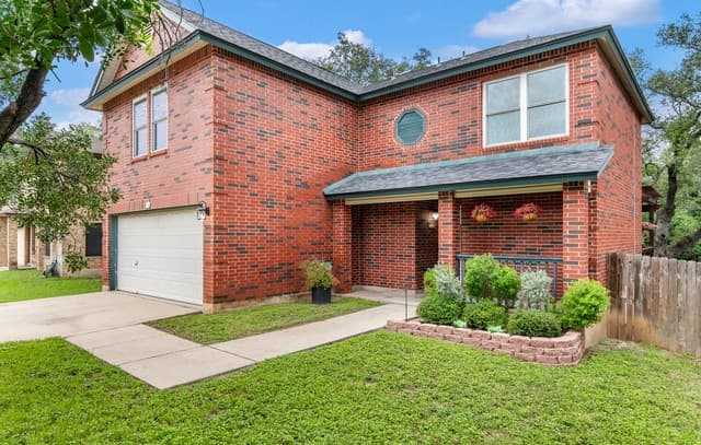 3-bedroom rental at 15722 Walnut Creek in San Antonio, TX — photo 2