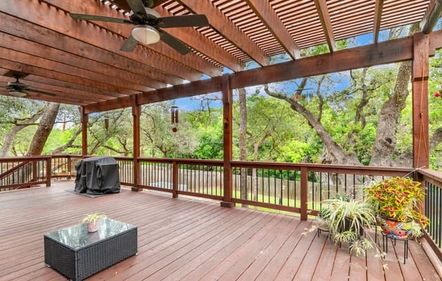 3-bedroom rental at 15722 Walnut Creek in San Antonio, TX — photo 3