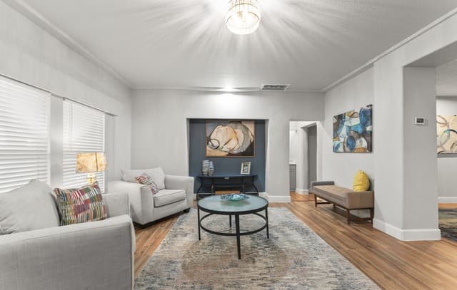 5-bedroom rental at 2414 Texas Ave in San Antonio, TX — photo 4