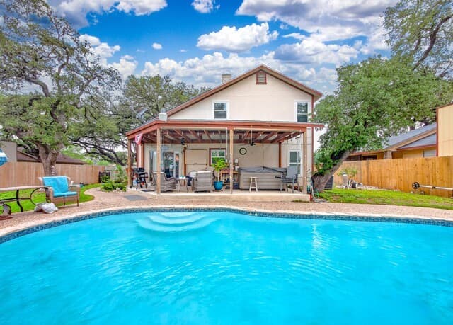 3-bedroom rental at 8006 Echo Wind St in San Antonio, TX — photo 1