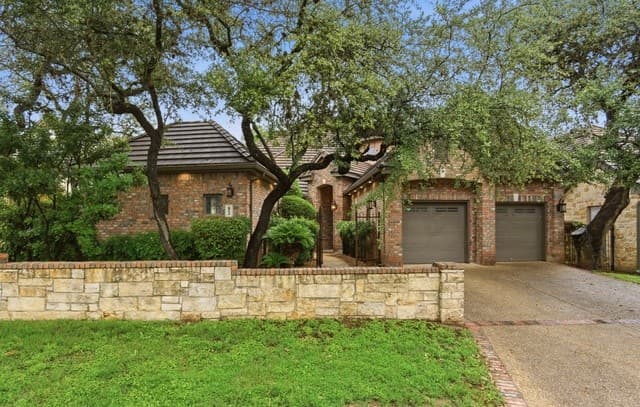 4-bedroom rental at 82 Westcourt ln in San Antonio, TX — photo 1