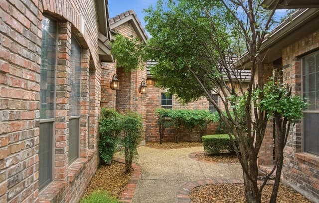 4-bedroom rental at 82 Westcourt ln in San Antonio, TX — photo 3