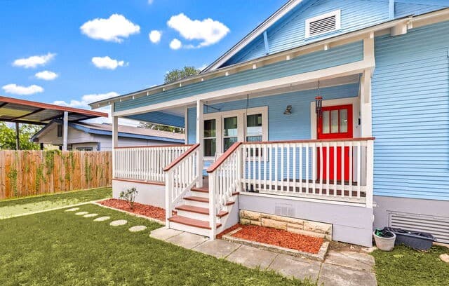 2-bedroom rental at 239 E Ligustrum in San Antonio, TX — photo 3