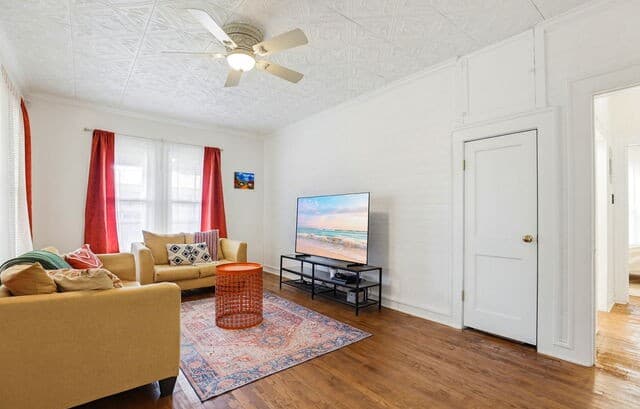 2-bedroom rental at 239 E Ligustrum in San Antonio, TX — photo 5