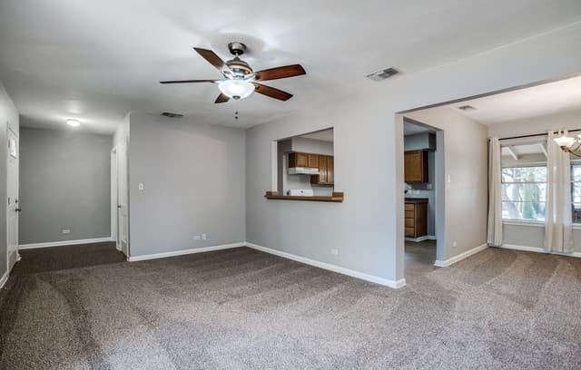 3-bedroom rental at 102 Krameria Dr in Castle Hills, TX — photo 4
