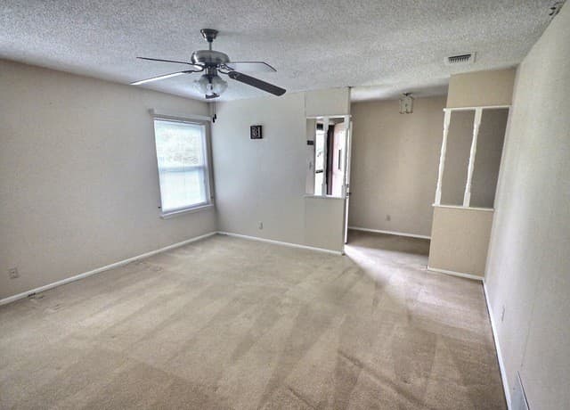 3-bedroom rental at 474 Scates Dr in San Antonio, TX — photo 3