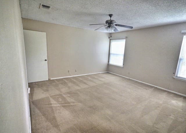 3-bedroom rental at 474 Scates Dr in San Antonio, TX — photo 4